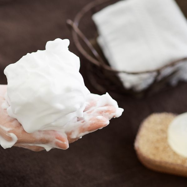 メンズにもおすすめ！毛穴やニキビに効果的な泡だてないクレイ洗顔