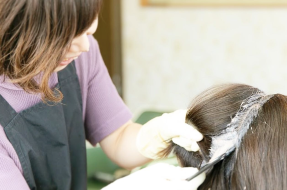 カラー専門店ってどんなところ？- カラー専門店への一歩が、未経験美容師の新たな可能性を拓く -